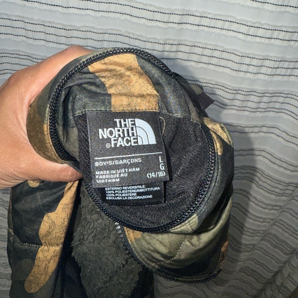 The North Face Black and Camouflage Jacket kids size L - Picture 5 of 6